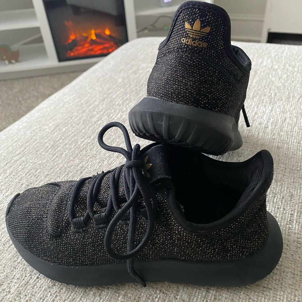 Kids girls Adidas sneaker size 4 girls